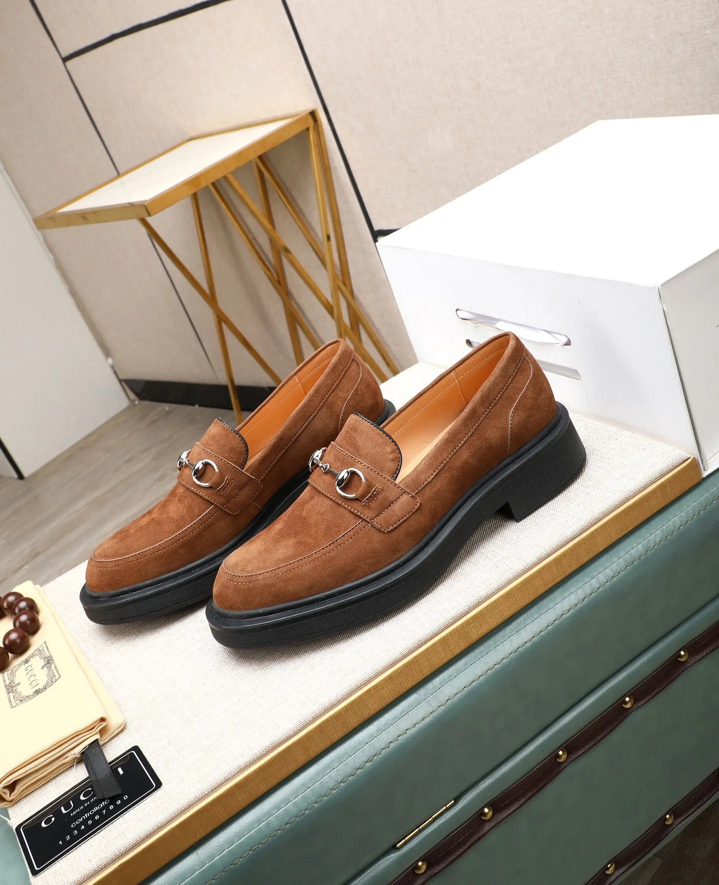 Men's shoes 💰520 (high-end, all cowhide) GUCCI high-end formal leather shoes, original imported fabrics from Italy, cowhide lining, original hardware. I believe you will be struck by it from the first moment you see it. The avant-garde atmosphere can no longer fully interpret its elegance. AAA grade rubber outsole, super comfortable. The original counter last guarantees its original version and quality. The simple upper ensures its comfort and breathability. A pair of truly good shoes has its own unique soul, famous quality, regular size 38-44 (45 customized)